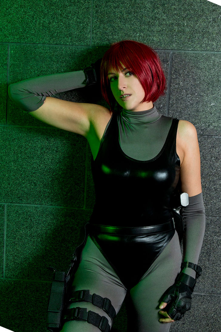 regina from dino crisis - daily cosplay .com